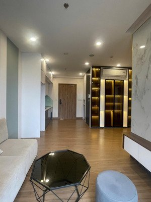 cần bán căn 2 ngủ 2vs skyoasis hướng đông nam view btđ tầng 5 giá 3.590 tỷ bao phí