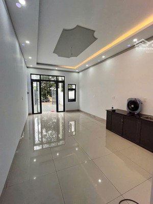 nhà mới .sổ riêng thổ cư.dt106m