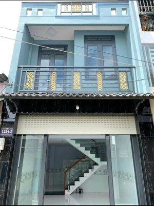 chủ nhà cần bán gấp căn nhà dọn vào ở liền được luôn - giá bán 2 tỷ 200tr