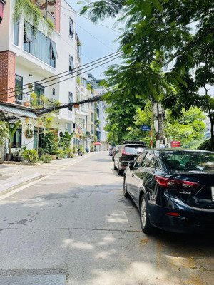 bán nhà lo góc mặt phố view hồ tây dt 45m,5.5 tầng, mt 4.6 m giá chào cực tốt .