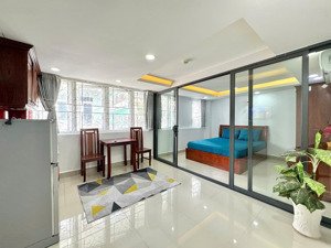 ở ngay! căn hộ 1pn tách bếp ngay bờ kè hoàng sa giáp q. 10. q. 3 có bảo vệ - thang máy