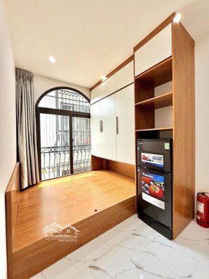 cần bán nhà mới 6 tầng thang máy xịn hiện đại nội thất mới cơ bản đầy đủ