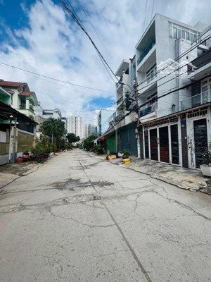 7 tỷ 150 thương lượng, bán nhà 2 tầng, đường 8 mét thông diện tích : ngan 4 mét - dài 23 mét