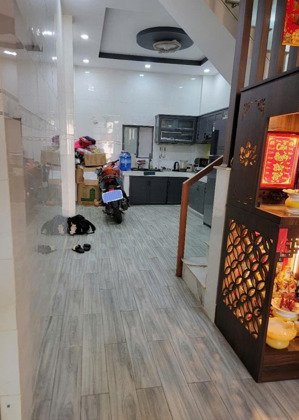 nhà 3/2 , phường 12, quận 11, hẻm thông 1/ lò siêu, nhà 2 tầng còn mới đẹp, có thể vào ở liền