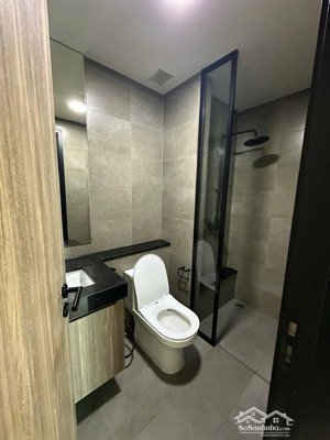 cho thuê căn hộ studio delasol, có bếp, 30m2, dọn vào ở ngay, free tiện ích đến 12/2025