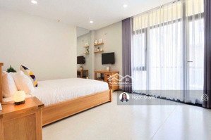 chdv ban công kế cầu phú mỹ, full nội thất, quận 7
