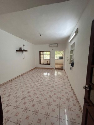 cho thuê nhà tập thể e2 phương mai đối diện bv lão khoa ở ngay, giá tốt