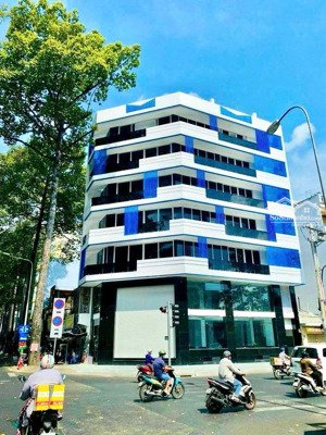 bán toà nhà góc 2 mặt tiền calmette - dt: 8 x 9m. cn: 61m2 - 7 tầng - hđt: 90 triệu/tháng - 29 tỷ