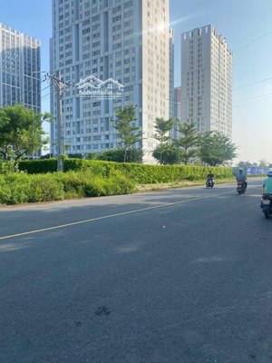 cần bán lô đất gần cụm trường học cát lái giá chỉ 68tr/m quý anh chị gọi ngay em hải 