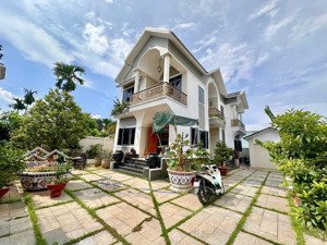 chính chủ gửi bán gấp biệt thự sân vườn đẹp siêu phẩm sát tt thủ đức-373m2 -15x25 chỉ 14 tỷ(tl)