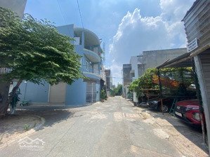 cần tiền bán gấp nhà căn góc - ngang 4,5m - hẻm thông đường 5m - 1 trệt 2 lầu kiên cố đã hoàn công