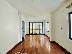 cho thuê nhà riêng ngõ 432 đội cấn, 35m2x 5 tầng, 4 ngủ, 3vs, gần đủ đồ, 14tr/th, vào ở được ngay