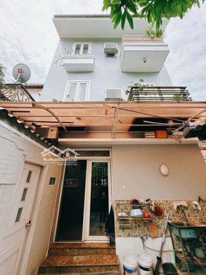 cho thuê biệt thự có sân vườn quận 7, trệt 2 lầu 7x26 4pn 4wc, nhà đẹp giá chỉ 25tr