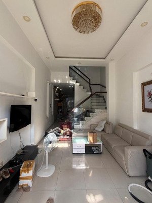 bán nhà 2 tầng lầu, 1 đời chủ chưa qua đầu tư. kdc bình hưng cạnh bến xe quận 8