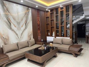 siểu mẫu 4 tầng sân cổng riêng giáp khu phân lô gần aeon mall - đường oto tránh - cách mđ 30m