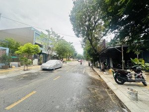 lô đất mặt tiền phạm vấn 115m2 ngang 5m vuông vức- cach biển 300m-chỉ nhỉnh 12 tỷ.