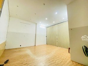 bán nhanh nhà kiên cố 3 tầng mt hải phòng cách nhà ga 200m, kinh doanh tốt. lh: 