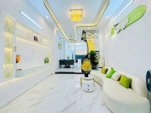 6,8 tỷ tl nhà 2 lầu sân thượng 4 pn 5 wc hẻm xe hơi 1979/ huỳnh tấn phát