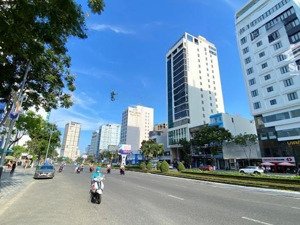 cho thuê nhà mặt đường phạm văn đồng. quận sơn trà .vị trí góc ngã tư nổi bật , vỉa hè rộng