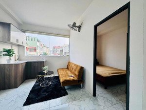 cho thuê 2 phòng ngủ giá rẻ - siêu thoáng ngay công viên hoàng văn thụ,khu sân bay