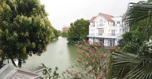 biệt thự vinhome riverside hoa sữa, long biên view sông thơ mộng 350m2 chỉ 93 tỷ 4 tầng 1 hầm, than