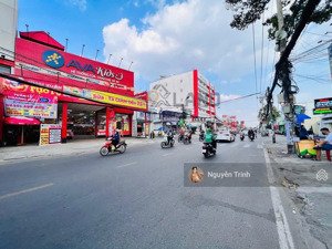 bán đất tặng nhà c4 mặt tiền đường man thiện-kinh doanh sầm uất nhất q9,vỉa hè lớn.đường rộng 20m.