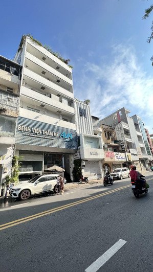 bán nhà mặt tiền ngay lý chính thắng q3 - dt 8.2x10 xd 7 tầng sân thượng - giá 24 tỷ
