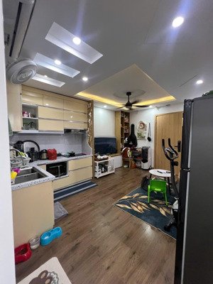 bán căn 2 pn tại hh1 linh đàm , hoang mai. giá hơn 2.2 tỷ full nội thất để lại. lh: 