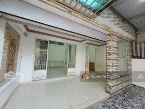 hot, bán gấp nhà riêng đs10 bhhb btân, dt khủng 131m2, hẻm 6m, giáp ql1a, chỉ nhỉnh 4 tỷ.