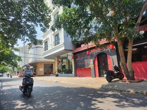 bán nhanh lô đất mặt phố bà huyện thanh quan -ngay góc mỹ đa đông 12 - 50m ra biển - chỉ 16.x tỷ