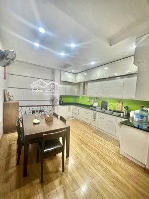 bán nhà đống đa, 6t thang máy, view hồ, 10m ra oto tránh, 50m2, 13 tỷ