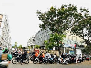 bán lô góc 2 mặt tiền 304m2 có sẵn giấy phép 6 tầng căn hộ siêu víp. ngay đại học duy tân đà nẵng.