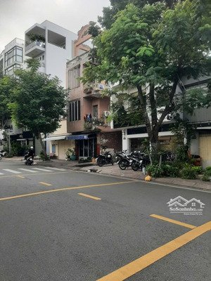 bán nhà mt hoàng sa, quận 1, dt: 4m x 17m, 3 tầng, 35 tỷ, l/hệ: 