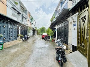 nhà trệt 2 lầu hẻm xe hơi tx24 q.12 giá 5tỷ3