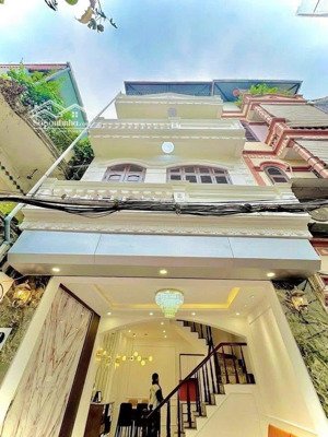 bán nhà trương định - nguyễn đức cảnh

 vị trí trung tâm, giao thông thuận tiện, gần trường học