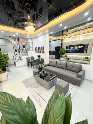 nhà cực đẹp, tầm tiền hiếm, 1 nhà ra hồ văn chương mát quanh năm