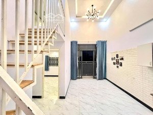 cho thuê nhà liền kề 2pn sân ô tô ngay ubnd phú lợi, tdm, bình dương