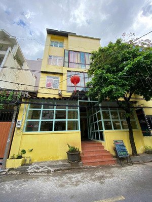 bán nhà nằm ở phố tây thảo điền - q2 đang có doanh thu tốt lh: 