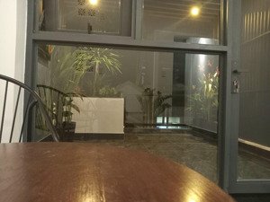chính chủ bán gấp căn nguyễn văn linh, bình thuận, quận 7 gía 3tỷ100tr xe hơi ra vào thoải mái