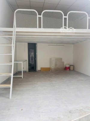 cho thuê mbkd, kiot có gác rộng ở nguyễn kiệm gv - dtsd 22m2 thích hợp vừa ở vừa kinh doanh