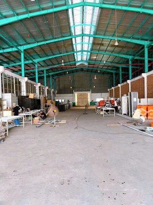 cho thuê xưởng 1200m2 cực hiếm kcn long thành - đồng nai. giá thuê 140tr ( đã bao gồm phí ql )