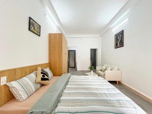 nhà 11p mới tinh ở cmt8 q10 cần sang nhượng hđkd 10 năm có lợi nhuận ổn định