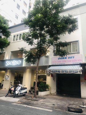 bán chung cư tôn thất thuyết mặt tiền tầng trệt. phường 1 q4. ngang 4x 13m dài. 1 trệt 2 lầu 3pn