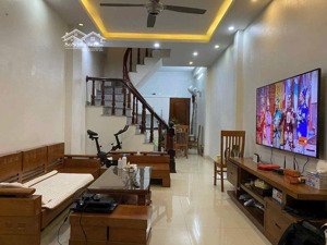 xuân khôi .cự khối 40m x4 tầng .4 ngủ đủ công năng .giá thuê chỉ 7 triêu nhà cưc đẹp.