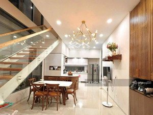 bán nhà sư vạn hạnh p12 q10, 65m², ngang 4.1m, 6pn, 4wc, ôtô, gần vạn hạnh mall. 13.5 tỷ