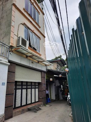 bán nhà định công hạ, 80m2x 2 tầng, 3 phòng ngủ, đủ đồ, oto đỗ cửa, 3 tỷ 500
