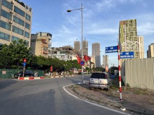 bán nhà phố 7 tầng nguyễn văn lộc, dt 103m x mt 7m, ô tô 8m , kinh doanh cho thuê dòng tiền