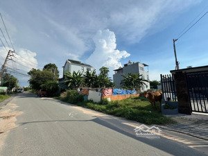 cần tiền gấp nên cần bán đất ở phú mỹ, td1, bd giá 962tr/165m2 từ phạm ngọc thạch đi vào tầm 300m.