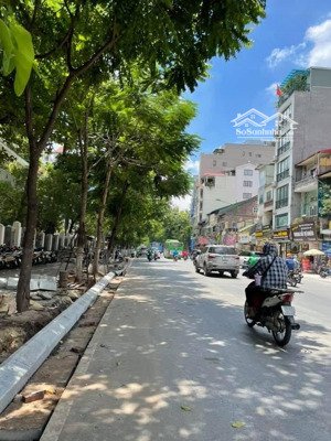 cc mời thuê bt văn cao-giáp hồ tây 170m2x4,5t oto sân vườn.