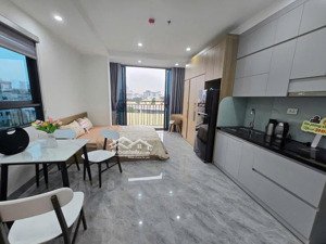 căn hộ dịch vụ 35m2 new 100% có ban công máy giặt riêng gần cầu thị nghè landmard 81 quận 1 quận 2